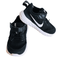 Baskets noires NIKE – 22