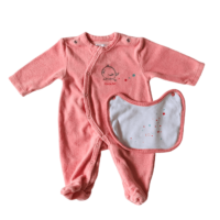 Pyjama velours rose avec bavoir intégré BRIOCHE – 0M